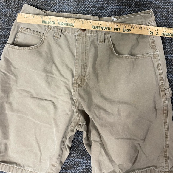 Excellent used condition men’s 36 regular carpenter khaki wrangler shorts - Picture 3 of 5